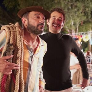 Kerem Alışık Instagram - Arif V 216’dan bir kare... Bir yanda Sadri Alışık Bir yanda Turist yani Cambaz Ömer İkisini özetlersek Biri kalp biri ciğer Nereye gitseler beraber gider Gidenler bizden gider..