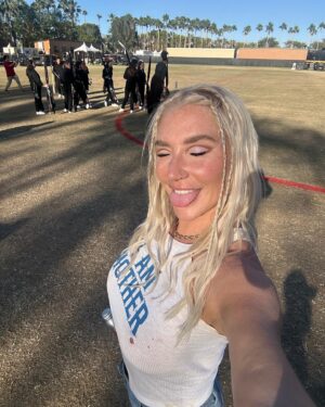 Kesha Instagram - ✂️