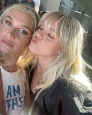 Kesha Instagram - ✂️