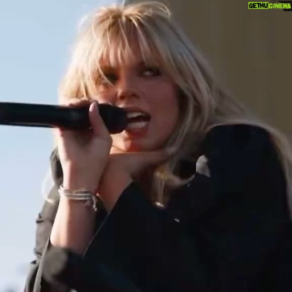 Kesha - 307.3K Likes - WAKE UP IN THE MORNING LIKE FUCK P DIDDY π @reneerapp