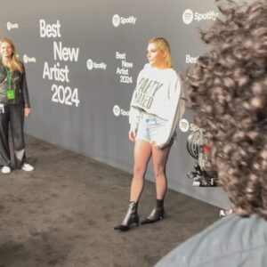 Kesha Instagram - Best new artists💕 @spotify