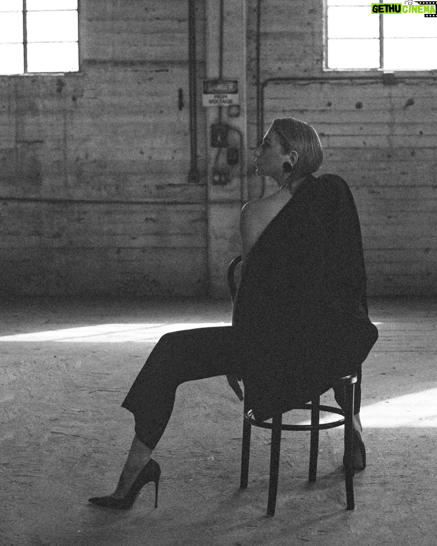 Kesha Instagram - How do you say devoured in Italian? @cap74024 digital cover out now ⛓️🖤 Photography @jacquesburga Fashion @nausheenshah Creative Direction @vicenakina Hair @owengould Make up @nattiventi Nails @mihonails Production and Set Design @_chrishughes Lighting and Tech @zacharquilevich Photography assistant @milofontanez @jadentorresss Fashion assistant Grace Taylor, Angie Shah Production assistant @skylerwstanley Words @valentinahites Thanks to Redcar Properties