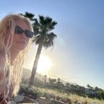 Kesha Instagram - Boys, they come, and they go. Hot babes last forever