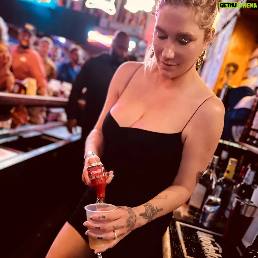 Kesha Instagram - After the show is the after party. After the party is the truck stop. every time it feels like Christmas… @voguemagazine Full tour diary on vogue.com