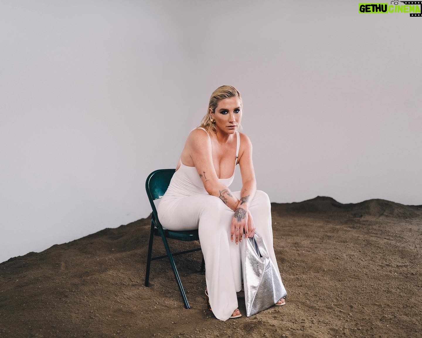 Kesha Instagram - I AM REBORN. Time to play that fucking track