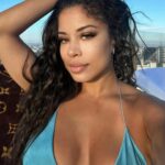 Keshia Chante Instagram - i be in my own lil world… u need a wristband to get in here ✨