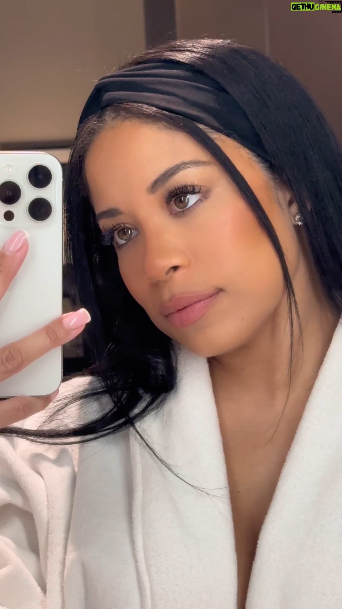 Keshia Chante - 32.5K Likes - watch me chaotically try no-glue falsies for the first time (& fall in love? 👀)
Lashes by @kissproducts, NOT an ad, just vibes lol