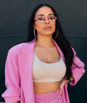 Keshia Chante Instagram - book smarts & street smarts, a deadly combo 🤍⚡️
📸: @emiliosanchez