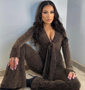 Keshia Chante Instagram - there’s a pool on the top floor