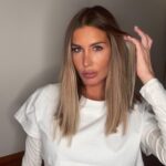 Ketevan Topuriya Instagram – В повседневной жизни я не люблю ярко краситься, однако, когда я выступаю, необходимо подчеркнуть мои черты, например, глаза, чтобы каждый зритель в зале увидел меня. С концертными образами мне всегда готовы помочь мои любимые @pupamilanorussia 👁

Я выбираю палетки теней Makeup Stories Compact, которые представлены в 4 разных вариациях, от дерзких смоки до нежных нюдовых, и содержат в себе 7 оттенков. Они отлично растушёвываются и имеют матовый, сатиновый и металлический финиш, позволяющий создать любой макияж, который вы вообразите! 

Ресницы – это то, без чего невозможно считать образ законченным. Тушь Vamp! Mascara с эффектом накладных ресничек позволяет мне быть невероятно элегантной благодаря эксклюзивной форме щеточки и особенным компонентам, создающим влагостойкую невесомую пленку и увеличивающим объём вдвое.

Продукты бренда Pupa прошли со мной огонь, воду и двухчасовые выступления. Взгляните на себя по-новому и вы! 

#pupamilanorussia #pupamilanolovers