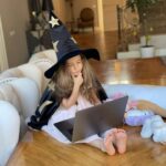 Ketevan Topuriya Instagram – Хочу поддержать нашу онлайн-школу, где Оливия занимается дополнительно математикой, и ей очень нравится. 
 
У Оливии, в отличие от меня, с математикой нет никаких трудностей и мы решили это развивать с @skysmart_parents, она схватывает все на лету и настолько погружается в увлекательный учебный процесс, что и я не остаюсь в стороне, спустя много лет наконец поняла, как решать некоторые задачи 😂 
 
Не существует ситуаций, в которых не нужны знания. А сейчас нам всем как никогда важно учиться находить общий язык и открывать новые возможности для наших детей.  Помимо математики Skysmart помогают готовиться к школе детям от 4 лет, учат английскому, основным школьным предметам, шахматам и программированию. 
 
Оливия занимается прямо у себя в комнате, а я только иногда заглядываю и каждый раз думаю: вот если бы в мое время так было! 
 
Skysmart остается, обучение проходит на их собственной платформе, и я отдельно хочу сказать ребятам спасибо за то, что они сейчас оставляют цены прежними ❤️ 
промокод SAVE3на  3 урока на любой предмет! (скриньте пока работает instagram)