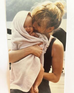 Kevin Bacon Instagram - The best mom in the world. Happy Mother’s Day, @kyrasedgwickofficial. Love you.
