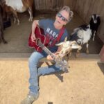 Kevin Bacon Instagram - When Indigo Girls meets Matchbox Twenty. #GoatSongs