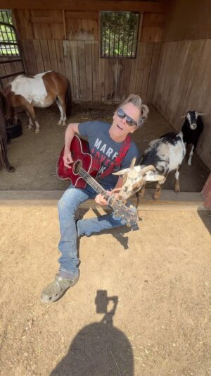 Kevin Bacon Instagram - When Indigo Girls meets Matchbox Twenty. #GoatSongs