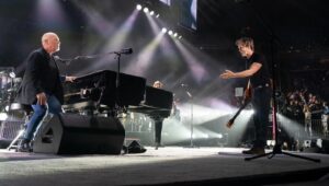 Kevin Bacon Instagram - Last night I joined @billyjoel on stage at @thegarden for one of the most crazy, out-of-body experiences. Thank you to Billy, his team, and his fans for a fun night.