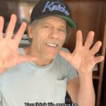 Kevin Bacon Instagram - It’s been a minute, but we’re back to cure those #MondayBlues! We’re picking back up where we left off with the N’s! We’re spinning: I’m Easy by #KeithCarradine Mountain Song/ Kentucky Woman by @hollynearofficial Smells Like Teen Spirit by #Nirvana Take a listen in my stories!