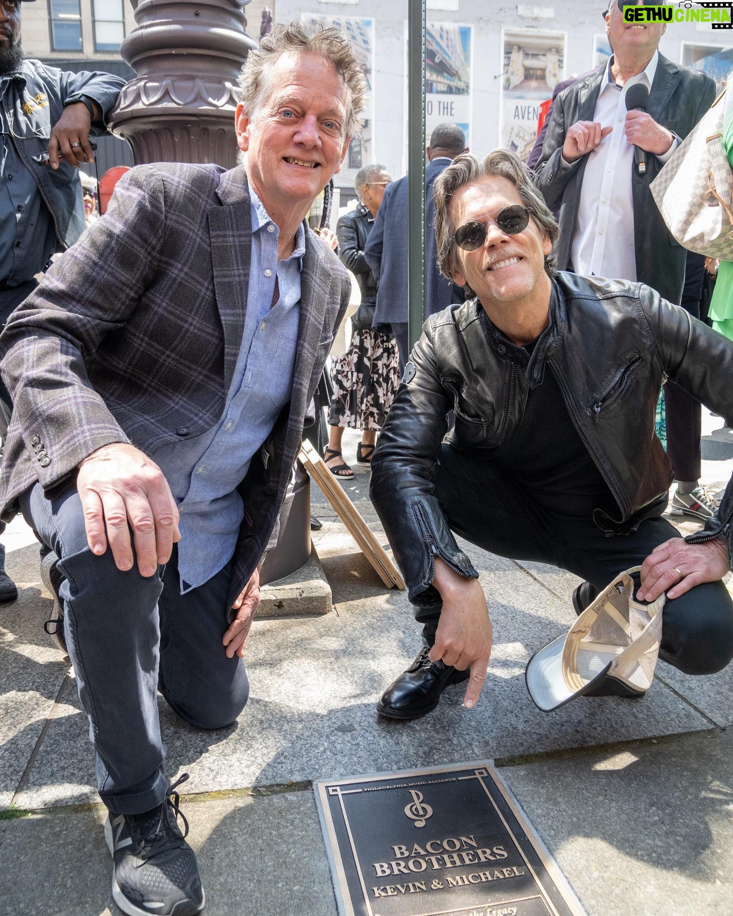 Kevin Bacon Instagram - I can’t thank the Philadelphia Music Alliance enough for this incredible honor. It was fun to celebrate where it all started with @michaelbacon36 and @baconbrosmusic. And there’s no better way to kick off a tour. Tap the link in my bio to come see us! Photos by: @lisaschafferphotography