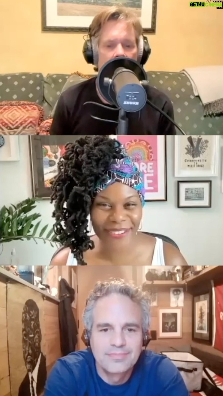 Kevin Bacon Instagram - On the inaugural episode of the @sixdegreesofkb, we sat down with @gloriawalton, CEO and President of the @solutions.project and @markruffalo, climate activist and actor. @kevinbacon and Mark get into their shared history and the urgent call of Climate Justice. Tune in and let’s spark some change. #SixDegreesPod #ClimateJustice #SolutionsProject