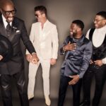 Kevin Hart Instagram - A glimpse at the love and energy from my “Mark Twain” ceremony …. So much love and so many laughs!!!! Make sure y’all tune in May 11th on @netflix ….. let’s gooooooooooooo