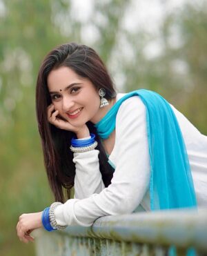 Keya Akter Payel Instagram - হও যদি তুমি নীল আকাশ
আমি মেঘ হব আকাশে 💙