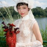 Khánh Linh Instagram - Ngày hôm qua là lễ ăn hỏi - đón dâu của tụi mình… 3 tuần qua, trải qua bao nhiêu cảm xúc hồi hộp, mong chờ tới cả căng thẳng, thì buổi lễ đã diễn ra thực sự quá là trọn vẹn và tràn ngập hạnh phúc với tụi mình. 2 đứa mình đều tính cách cũng tự lập, thế nên lễ truyền thống lần này chúng mình cũng xin phép gia đình cho “bọn con được tổ chức theo mong muốn của bọn con”. Rất là may mắn chúng mình được bố mẹ đồng ý, chỉ có điều rất là hồi hộp và căng thẳng không biết mọi thứ có diễn ra suôn sẻ hay không, có “hợp tình hợp ý” bố mẹ gia đình 2 bên không. Tới cuối lễ hôm qua, khi thấy mọi người đều vui, chúng mình mới thở phào “làm được rồi!”.. Chân thành cám ơn chị @gianginthemood , team @theflab.weddingplanner , @thangmuoihai.decor và đặc biệt là team @coemtrendy đã đồng hành cùng Linh và Kông để buổi lễ diễn ra trọn vẹn❤️ Cám ơn tất cả tình yêu thương của mọi người với chúng mình❤️ Photos by @huyvule , @thanhdad