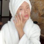 Khánh Linh Instagram – My magic cream – orchidée impériale.

@guerlain