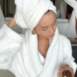 Khánh Linh Instagram – My magic cream – orchidée impériale.

@guerlain