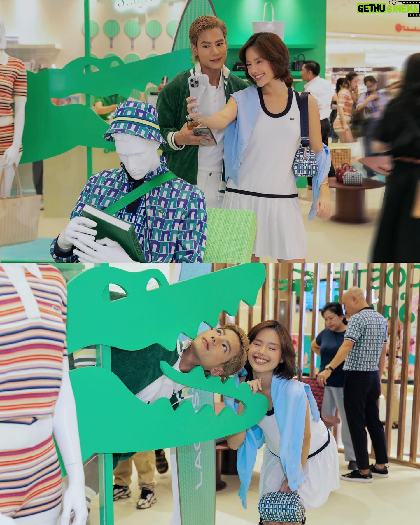 Khánh Linh Instagram - Tennis-core entered the chat! Tennis-core đã rậm rịch trở lại từ năm trước, nhưng năm nay mới thực sự bùng nổ trên social, đi song song với dòng chảy của cả quiet-luxury. Và LACOSTE chính là cái tên kết hợp được cả 2 xu hướng này, và mình thì chắc chắn không thể bỏ qua rồi ! BST mới Summer Pack của Lacoste vừa được ra mắt tại Popup store cực xinh tại Saigon Centre, chỉ từ 14-19/5 thôi nha mọi người ơi, đừng bỏ qua nhé vì đồ đẹp lắm❤️ @lacoste #LacosteSaigon #Lacostesummer