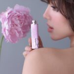 Khánh Linh Instagram - Dior Addict, the icon of high-shine lipstick🖤 Mê mẩn BST Couture Cases mới của Dior với 3 thiết kế mới Rosemania , Pink Oblique, Silver Cannage cùng với thiết lế iconic Black Lacquer - sơn mài đen. Mỗi một thiết kế cho mình cảm hứng đặc biệt để thể hiện một mặt nữ tính riêng của bản thân. BST cũng ra mắt kèm 5 shades mới cực xinh và theo Linh thấy là rất hợp làn da Châu Á của chúng mình. Texture dưỡng của Dior Addict thì ai cũng biết là mềm mịn như bơ, đặt son lên môi là thấy tan chảy rồi đó ❤️ Thử trải nghiệm BST Dior Addict mới này ở toàn bộ Boutique của Dior Beauty nha các nàng! #DIORADDICT @DIORBEAUTY @DIOR @DIORBEAUTYLOVERS