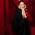 Khả Ngân Instagram - Hôm qua Ngân được ngắm nhìn bộ sưu tập giới hạn của nhà @yslbeauty - Love Loud Collectors với chất liệu latex vô cùng độc đáo nhân dịp mừng ngày 8/3 sắp đến nè❤️❤️ #yslbeautyvn #loveloud #khangan MUA: @joeynguyencutie Foto: @loanbe08 Stylits: @daonhuquynh