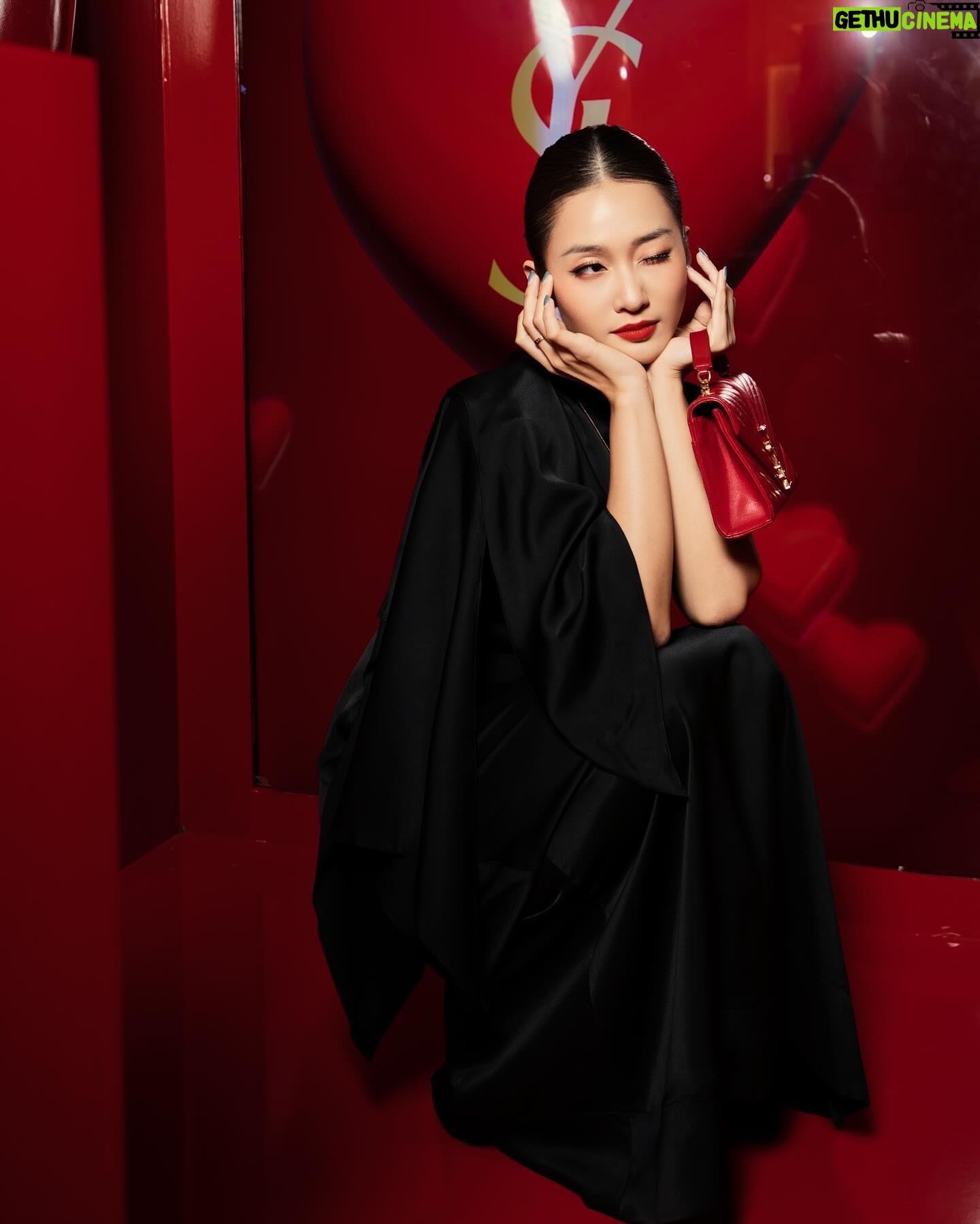 Khả Ngân Instagram - Hôm qua Ngân được ngắm nhìn bộ sưu tập giới hạn của nhà @yslbeauty - Love Loud Collectors với chất liệu latex vô cùng độc đáo nhân dịp mừng ngày 8/3 sắp đến nè❤️❤️ #yslbeautyvn #loveloud #khangan MUA: @joeynguyencutie Foto: @loanbe08 Stylits: @daonhuquynh