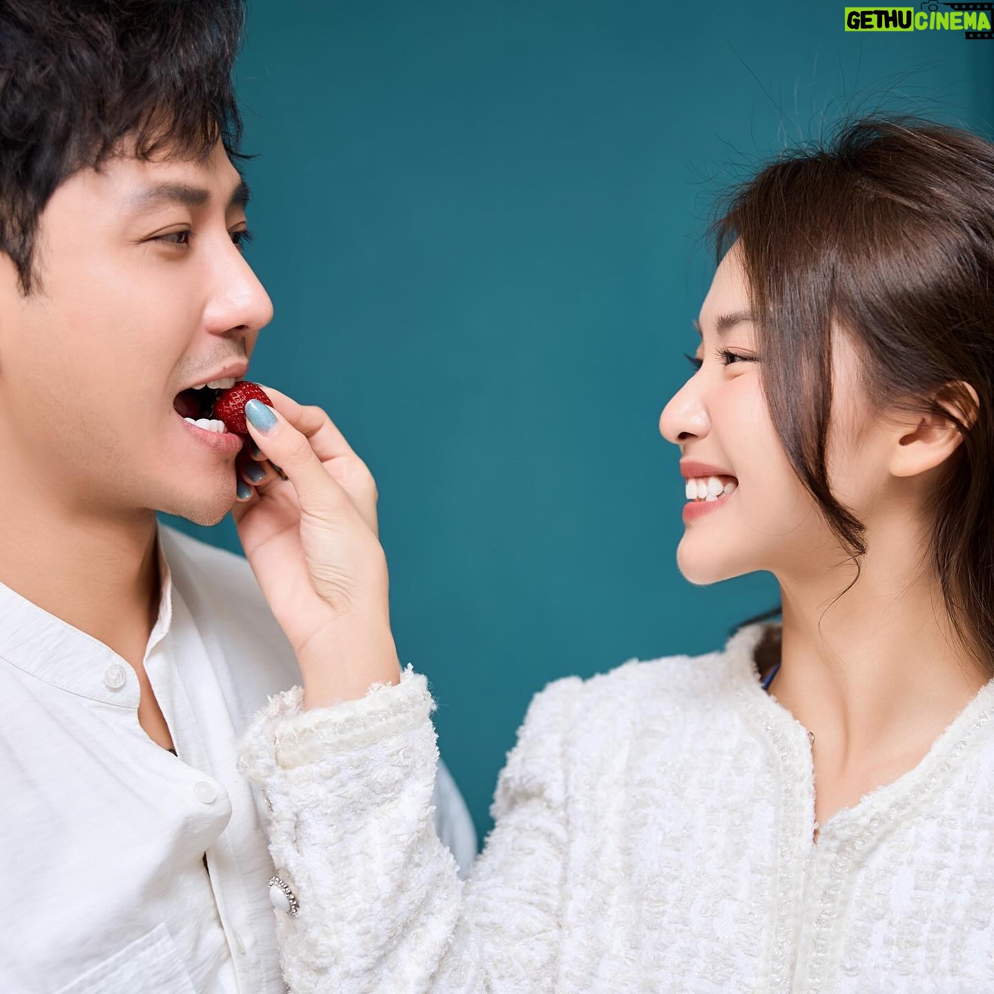 Khả Ngân Instagram - Năm nào cũng tưng bừng cùng chị yêu @phuongnguyenjet Năm nào cũng nổ máy điện thoại vì quá nhiều hình đẹp kakakak Yêu chị mình nhứt quả đất🩵🩵🧧🧧🥰🥰😘😘😘