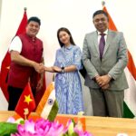 Khả Ngân Instagram – Very happy to be a part of the first ever India Vietnam Co Production Film to be produced by Captain Rahul Bali, Omung Kumar & Rahat Shah Kazmi. Many Thanks to the Honourable Consul General of India Dr. Madan Mohan Sethi for this great offer. ❤️ 
@cgihcmc @vietnamairlines 
@rahulsbali
@rahatkazmifilms
@omungkumar