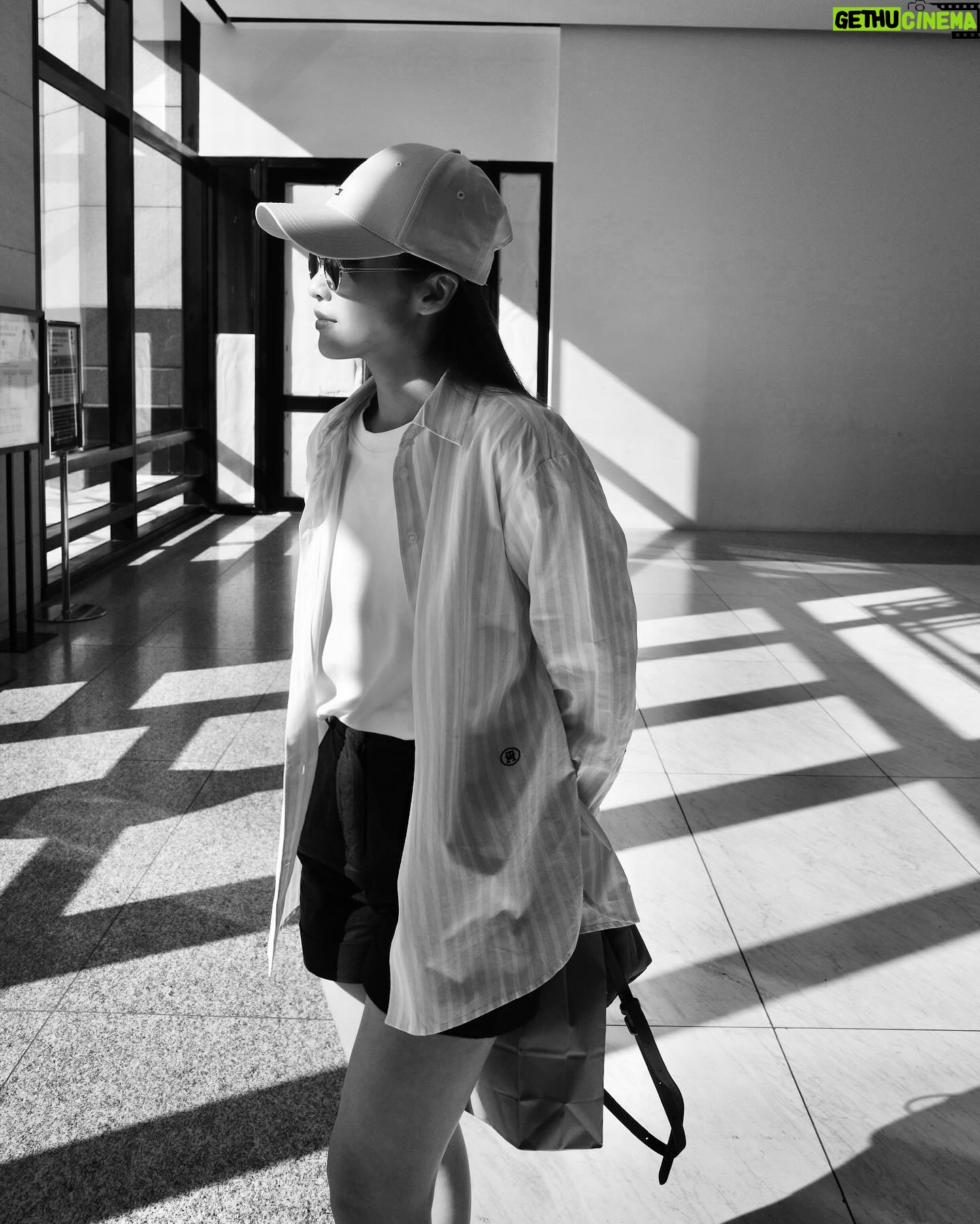 Khả Ngân Instagram - Some days are hard. On those days, I never forget to pat myself on the back and tell myself I am going to be okay🎐 #khangan #goodvibes