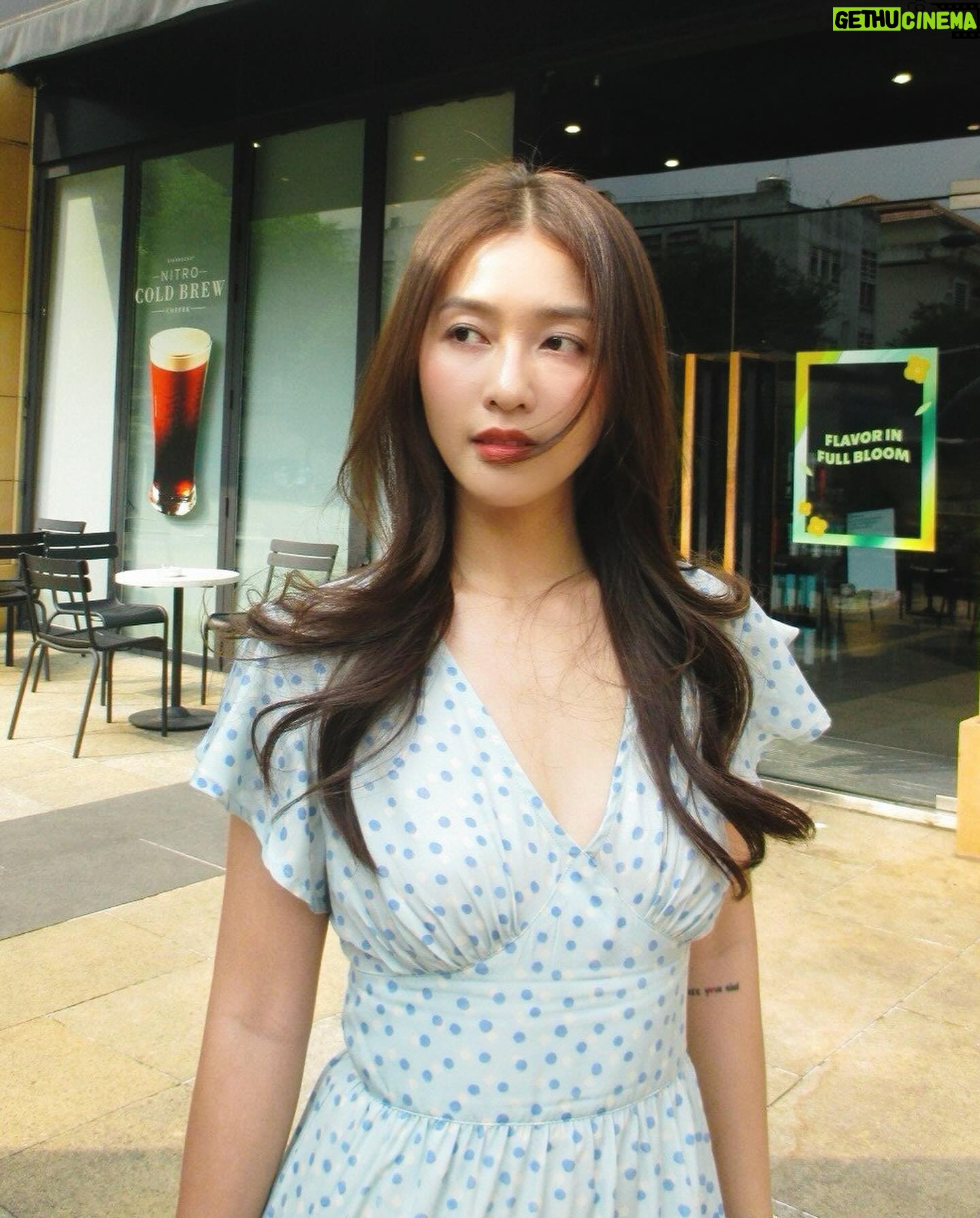 Khả Ngân Instagram - Em đây rất thích đi làm, Làm duyên, làm dáng, làm người anh thươngggggg 😌😌😌