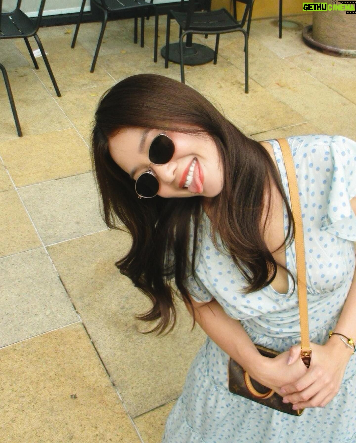 Khả Ngân Instagram - Em đây rất thích đi làm, Làm duyên, làm dáng, làm người anh thươngggggg 😌😌😌