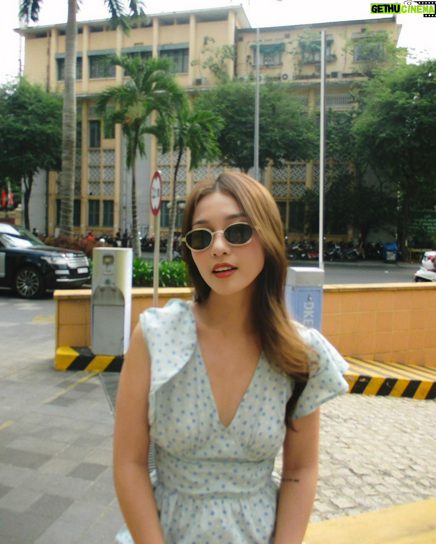 Khả Ngân Instagram - Em đây rất thích đi làm, Làm duyên, làm dáng, làm người anh thươngggggg 😌😌😌
