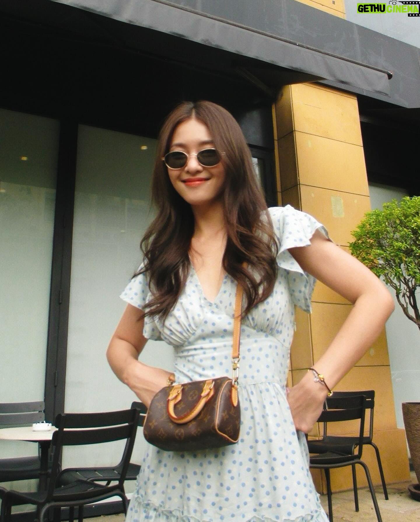 Khả Ngân Instagram - Em đây rất thích đi làm, Làm duyên, làm dáng, làm người anh thươngggggg 😌😌😌