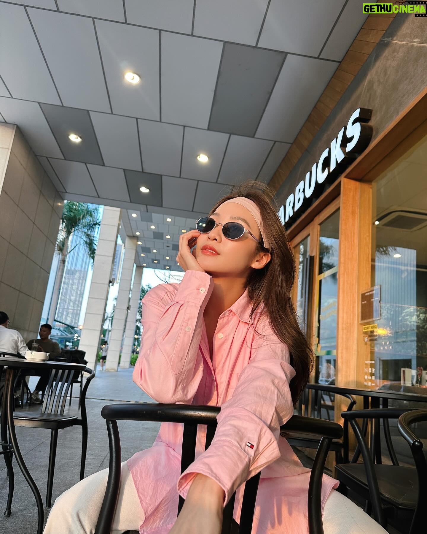 Khả Ngân Instagram - Do life with love🌷🌷🌷 #khangan