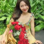 Khả Ngân Instagram - Chúc tất các các chị em phụ nữ trên toàn thế giới này mãi xinh đẹp, hạnh phúc và an yên🥰💚😚 #khangan