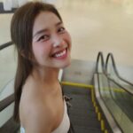 Khả Ngân Instagram - Summer vibe🤍🩵🤍 #khangan #goodvibes #summer #summertime #summervibes #bangkok #thailand