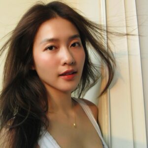 Khả Ngân Instagram - Sunset🌅
Lúc hướng nội, lúc hướng ngoại, lúc hướng tùm lum
Chắc đang dậy thì😅😅😅😅😅