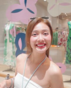 Khả Ngân Instagram - Summer vibe🤍🩵🤍 #khangan #goodvibes #summer #summertime #summervibes #bangkok #thailand