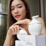 Khả Ngân Instagram - Ngân with J'adore Les Adorables 🤩 Em xinh, em thơm, em mịn nên Ngân yêu💛🤍 #jadoredior @diorbeauty #diorvietnam