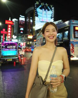 Khả Ngân Instagram - 💛💛💛 
#khangan #bangkok #thailand #goodvibes