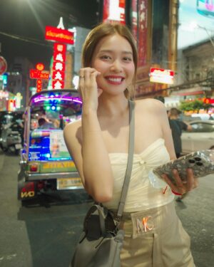 Khả Ngân Instagram - 💛💛💛 
#khangan #bangkok #thailand #goodvibes