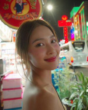 Khả Ngân Instagram - 💛💛💛 
#khangan #bangkok #thailand #goodvibes