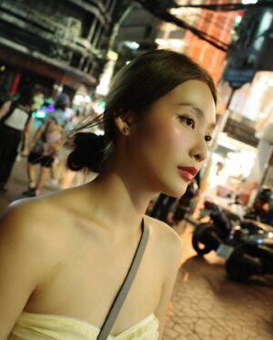 Khả Ngân Instagram - 💛💛💛 
#khangan #bangkok #thailand #goodvibes