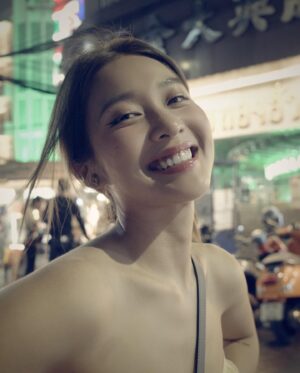 Khả Ngân Instagram - 💛💛💛 
#khangan #bangkok #thailand #goodvibes