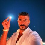 Khaled Selim Instagram - ماسك القمر بإيديا.. 😊😊😊
